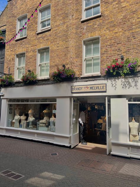 London Brandy Melville, Covent Garden Aesthetic, London Shopping Aesthetic, Brandy Melville London, London Anime, London In January, Bloxburg Cottage, God I Love The English, Aesthetic London