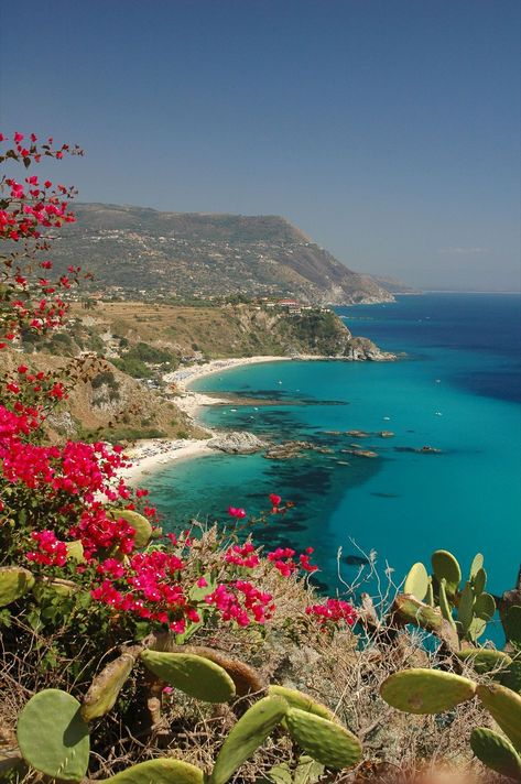 Spiaggia Grotticelle - Capo Vaticano - Calabria - Italy - www.prontoestate.it #visitingitaly Calabria Italy, Italy Landscape, Best Of Italy, Places In Italy, Italy Aesthetic, Southern Italy, Italy Vacation, Calabria, Beautiful Places To Travel