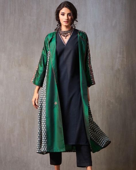 Bohemian Outfits, Casual Tunic Dress, Good Earth, Silk Fabrics, Casual Tunics, Fashion Trends Winter, Indian Designer Outfits, Indian Attire, Indian Fashion Dresses