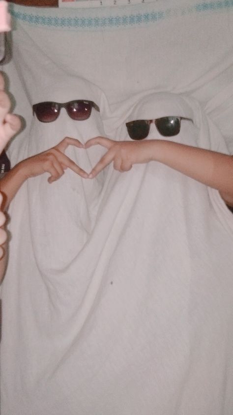 Ghost Costume Aesthetic, Ghost With Sunglasses, Ghost Aesthetic, Spooky Pictures, Halloween Photography, Ghost Costume, Oversized Glasses, Ghost Pictures, Funny Ghost