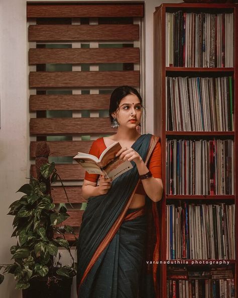 Anaswara Rajan, Indian Culture And Tradition, Sisters Photoshoot Poses, Photography Indian, Sisters Photoshoot, Blouse Back, Saree Poses, Indian Photoshoot, Teen Girl Dresses