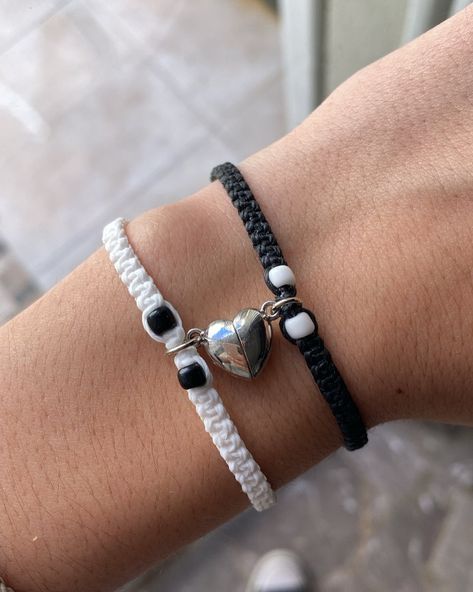 Pulseras compartidas blanco y negro con dije corazón de imán 🖤 • Consultas al +54 9 2944 22 7552 • Colores a elección ❤️ Pulseras Ideas, Macrame, Anime, On Instagram, Instagram, Macramé