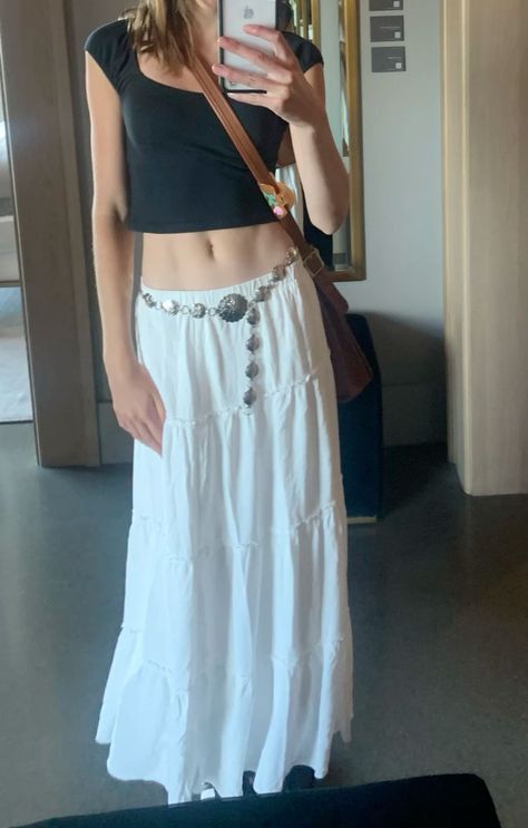 Summer Flowy Skirt, White Brandy Skirt Outfit, Outfits With Waist Chain, Flowy Skirt Outfit Aesthetic, Brandy White Skirt, Brandy Melville White Skirt, Flowy Concert Outfit, White Skirt Outfit Long, 90s Skirt Outfits Long