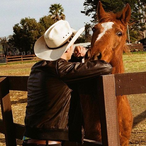 Country Poses, Perfect Human, Southern Boys, Cowboy Love, Cowboy Romance, Cowboy Aesthetic, Rudy Pankow, Cowgirl Aesthetic