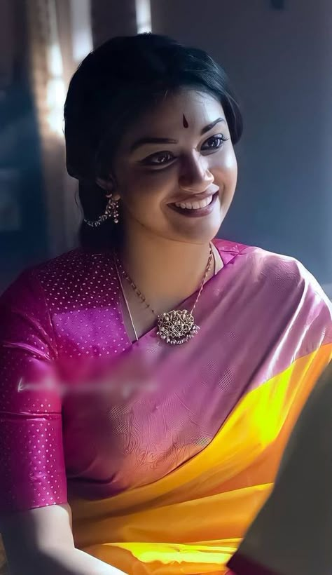 Actress Sneha Blouse Design, Saree Tamil Style, Saree Tamil, Tamil Serial Actress In Saree, Savithri Actress Telugu, Actress Hairstyles, Bridal Jewellery Inspiration, Divya Bharathi Tamil Actress, Bridal Hair Buns