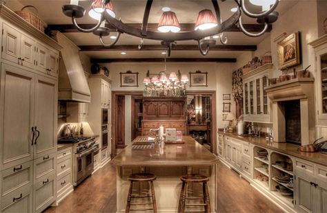 Butcher Block Counter Tops Kitchen, Manor Kitchen, Massive Kitchen, Dark Wood Kitchens, Diy Countertops, Butler Pantry, Luxury Interiors, Luxury Kitchens, Breakfast Area