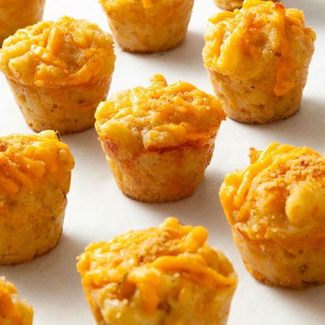 Mac and Cheese Bites Vegetarian Finger Food, Cheese Bites Recipe, Mac And Cheese Bites, Homemade Cheese Sauce, Fall Appetizers, Hot Appetizers, Mini Bites, Biscuit Mix, Cheesy Bread