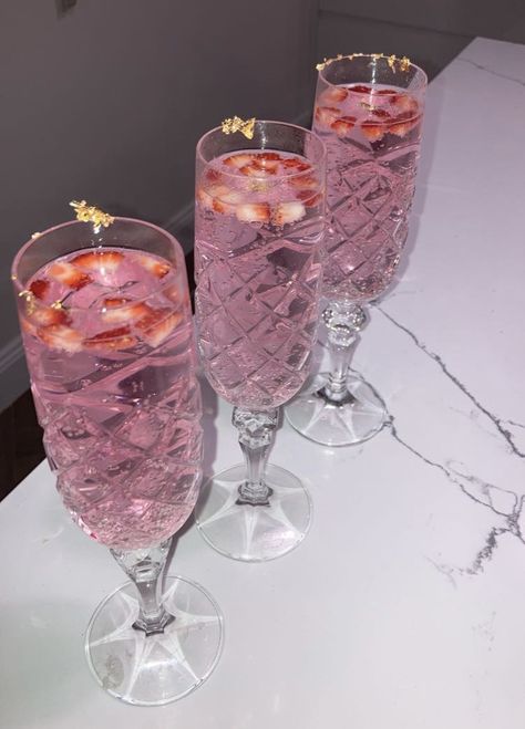 #pink #lemonade #drinks #strawberry #pretty #sweet #aesthetic Pink Strawberry Lemonade, Pink Lemonade Aesthetic, Rose Gold Party Theme, Lemonade Aesthetic, Drinks Strawberry, Sweet Aesthetic, Pink Soda, Summer Child, Fancy Glasses