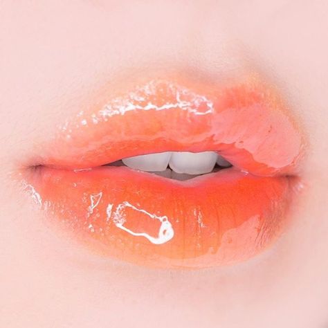 Red Lipstick Shades, Lip Art Makeup, Best Red Lipstick, Orange Lips, Minako Aino, Pose Fotografi, Lip Art, Beautiful Lips, Glossy Lips