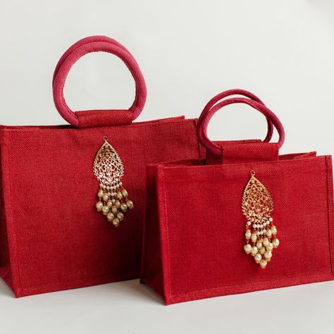 Luxury Cranberry Small and Large Jute Gift Bags - Small Jute Gift Packing Ideas, Jute Crafts Bags, Handle Bag Design, Jute Bags For Return Gifts, Mehendi Favours, Coconut Decor, Return Gift Ideas, Bag Shoot, Small Bag Pattern