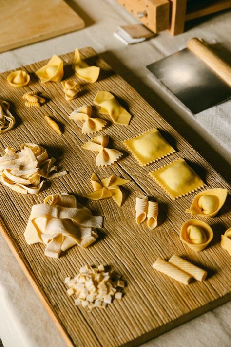 Luxury Pasta, Pasta Display, Pasta Business, Pasta Pictures, Pasta Handmade, Pasta Class Aesthetic, Pasta Making Party, Pasta Making Aesthetic, Fancy Pasta