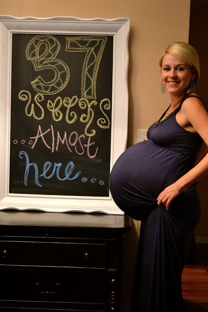 Oh holy jesus.  37 weeks pregnant with twins.  And she's skinny. Twin Belly, Bump Progression, Twin Pregnancy Belly, Baby Bump Progression, Big Pregnant, 37 Weeks Pregnant, Pregnant With Twins, Pregnancy Belly Photos, Pregnancy Bump