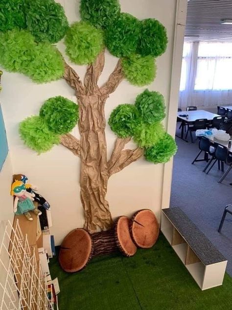 Classroom Tree, Dekoratívne Vence, Paper Trees, Preschool Classroom Decor, Classroom Decor Themes, Cool Wood Projects, In Front Of House, Class Decoration, Creative Classroom