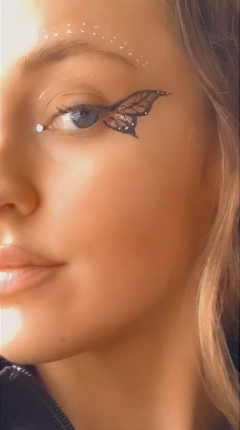 Make Up For Butterfly Costume, Butterfly Wings Makeup, Makeup Looks Creative Easy, Diy Butterfly Makeup, Black Butterfly Makeup, Makeup For Butterfly Costume, Halloween Butterfly Costume, Buterfluffy Makeup, Butterfly Makeup Look Easy