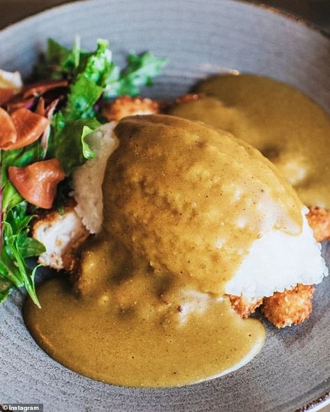 People share their very successful attempts at making wagamama chicken katsu curry | Daily Mail Online Fried Greens, Katsu Curry Recipes, Yaki Soba, Chicken Katsu Curry, Katsu Curry, Chicken Katsu, Asian Restaurant, Doner Kebab, Cooking Lessons