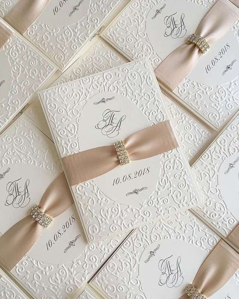 fallweddings #weddinggoals #partyinvitation # Undangan Pernikahan Elegant Simple, Wedding Card Writing, Pakistani Wedding Invitations, Pakistani Wedding Cards, Digital Wedding Card, Simple Wedding Cards, Traditional Henna, Unique Wedding Cards, Wedding Card Frames