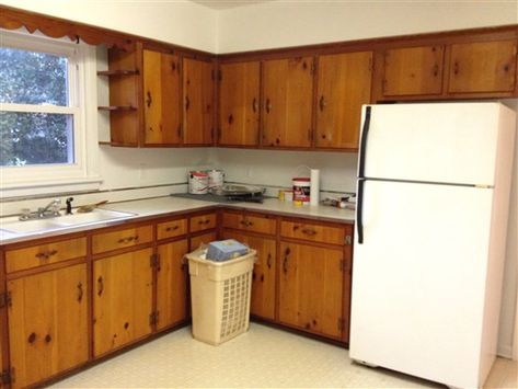 Kitchen DIY makeover: Before and after pictures Kitchen Makeover Projects, 1950s Kitchen Remodel, Pine Kitchen Cabinets, Oak Kitchen Remodel, Kitchen Facelift, 50s Kitchen, Upper Kitchen Cabinets, 1950s Kitchen, Doors Ideas