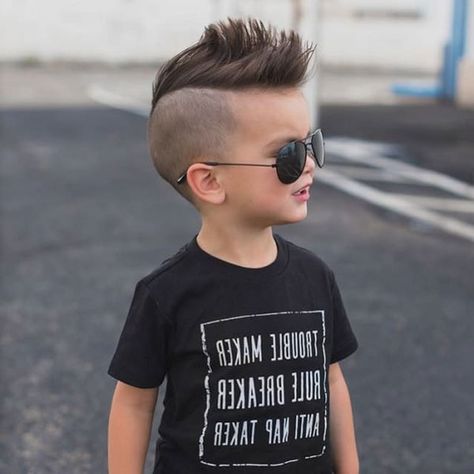 Cool Little Boys Mohawk #fade #boysfade #boysshorthair #boyshair #cutekids #littleboys #boyshairstyles #boyshaircuts #kidshaircuts Toddler Mohawk, Boys Faux Hawk, Kid Haircut, Boys Mohawk, Fohawk Haircut, Mohawk Fade, Kids Hairstyles Boys, Short Mohawk