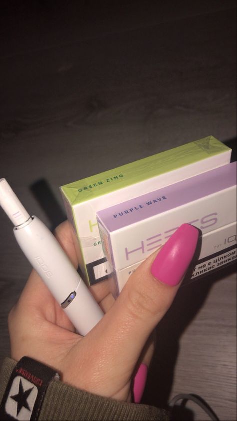 Heets Iqos Aesthetic, Iqos 3 Duo Aesthetic, Iqos Heets Foto, Iqos Iluma Aesthetic, Iqos Heets, Ariana Grande Tumblr, Rauch Fotografie, Monster Energy Girls, Pretty Pens