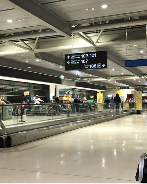 Dublin Airport Aesthetic, Actuary Aesthetic, Background Place Aesthetic, Ireland Summer, Airport Vibes, New York Eats, Plane Photos, Dublin Airport, Airport Aesthetic