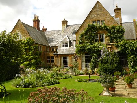 Coton Manor, Old English Manor, English Estate, English Manor Houses, English Manor, Manor Houses, Country Houses, English Country House, House Beautiful