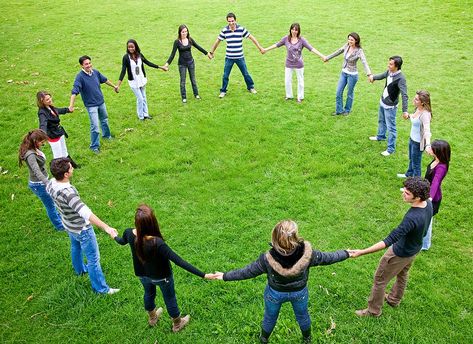 Group Games For Kids, Leo Buscaglia, Circle Game, Big Friends, Big Group, Camping Games, Happy Friends, Group Games, Youth Group