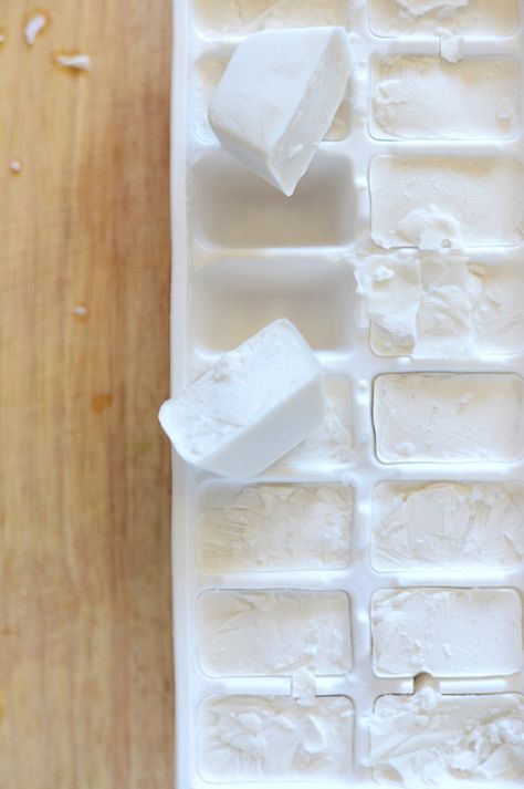 Coconut Milk Ice Cubes: Simply toss these cubes into smoothies like this Coconut Pineapple Pumpkin Seed Smoothie adding a touch of sweet cre... Milk Ice Cubes, Creative Ice Cubes, Ice Cube Recipe, Ice Capades, Mocha Frappuccino, Ice Ice Baby, Ice Cube Trays, Chocolate Syrup, Organic Products