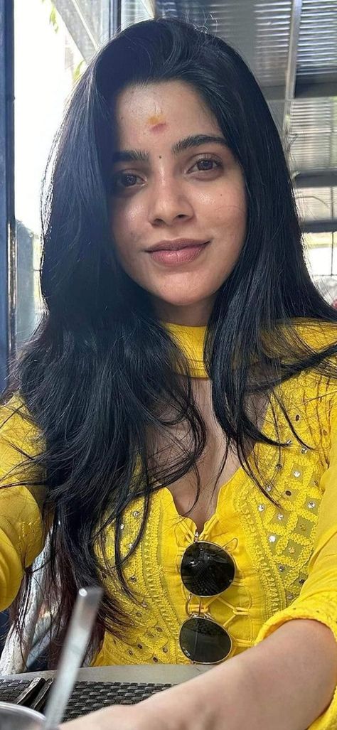 Dhivya Bharathi, Divya Bharathi, Rashmi Gautam, Adah Sharma, Beautiful Dresses Short, Face Images, Stylish Dress Designs, Beautiful Smile Women, India Beauty