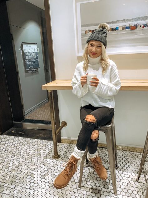 Hiker Boots Outfit, Timberland Boots Women Outfit, Winter Boots Outfits, Snow Outfit, Lug Sole Boots, Toronto Canada, Boots Outfit, Timberland Boots, Lifestyle Blogger