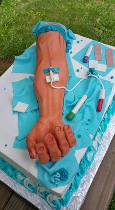 Phlebotomy Cake, Nurse Grad Parties, Medical Cake, Gateau Harry Potter, Medical Party, Halloween Torte, Nursing School Graduation Party, Doctor Cake, Nursing Cake