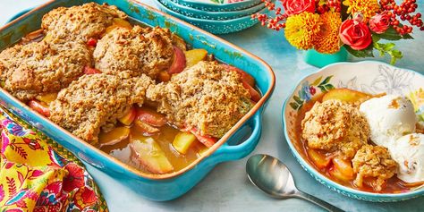 Easy Apple Cobbler Recipe - How to Make Apple Cobbler Best Thanksgiving Desserts, Apple Cobbler Recipe, Cobbler Topping, Apple Recipes Easy, Apple Cobbler, Apple Dumplings, Apple Dessert Recipes, Cobbler Recipe, Homemade Apple Pies