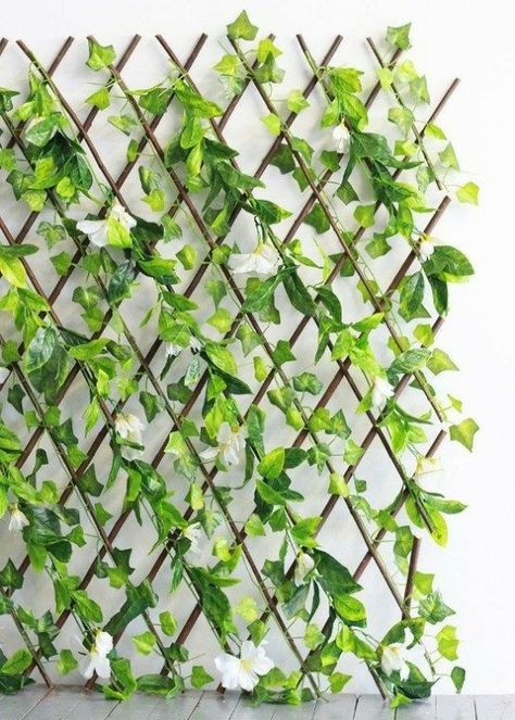 Hanging Decoration Ideas, Hanging Plants Ideas, Pallet Garden Walls, Plants Office, Artificial Grass Wall, Gutter Garden, Cinder Block Garden, Plants Hanging, Art Plants