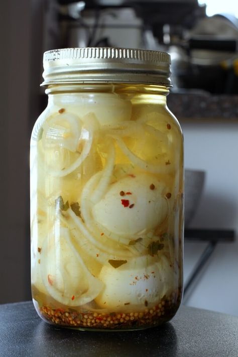 Pickled Eggs - Dish 'n' the Kitchen Pickeled Eggs, Best Pickled Eggs, Pickled Meat, Picked Eggs, Pickled Eggs Recipe, Pickled Eggs, Pickling Spice, Homemade Pickles, Pickled Onions