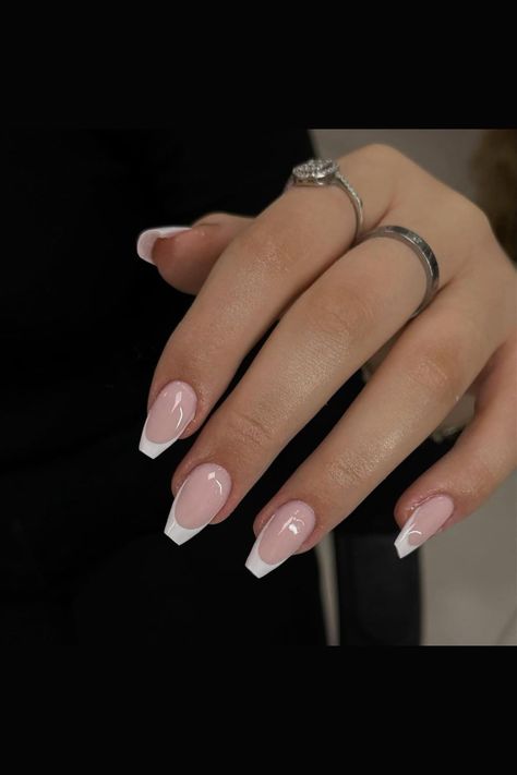 Simple White French Tip Acrylic Nails, Good French Tip Nails, Aesthetic Nails French Tip, French Tip Aesthetic, Girl Nails Aesthetic, Round French Tip Nails, Press On Nails Aesthetic, French Tip Nails Ideas, Simple French Tip