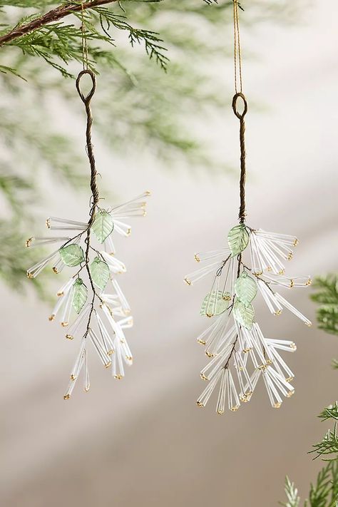 Clear Ornaments With Wood Twigs And Berries, Beaded Door Hanger, Snowflake Bead Ornament, Beaded Christmas Crafts, Wire Wrapped Ornaments, Snowman Bead Ornament, Felt Beaded Ornaments, Christmas Beaded Ornaments, Bead Christmas Ornaments Diy