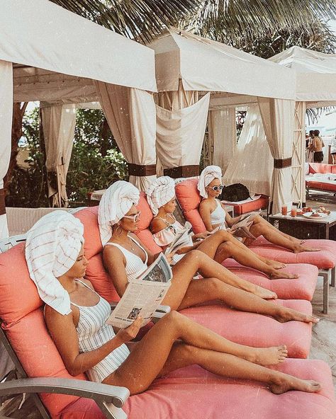 20 Hotels Perfect for a Girls-Only Sleepover Bridal Bachelorette Party, Living In London, Bachelorette Trip, Bach Party, Salou, Hen Do, Squad Goals, Team Bride, Friendship Goals