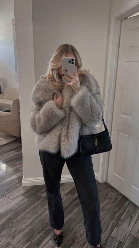 & it’s perfection @zara 🫶🏻… | Instagram How To Style Fur Coat, Zara Fur Coat Outfit, Outfits With Fur Coat, Winter Outfits Fur Coat, Zara Fur Coat, Women’s Coats, Fur Coat Outfit Dressy, Fur Coats Outfit, Fur Jacket Street Style