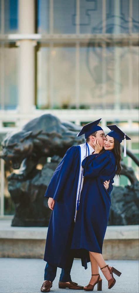 Graduation Pictures With Couples, Grad Pic Poses With Family, Graduation Pose For Couples, Graduation Day Photoshoot, Cap And Gown Photos Couple, Nsu Graduation Pictures, Convocation Couple Photography, Grad Pic Couple, Couple Poses For Graduation