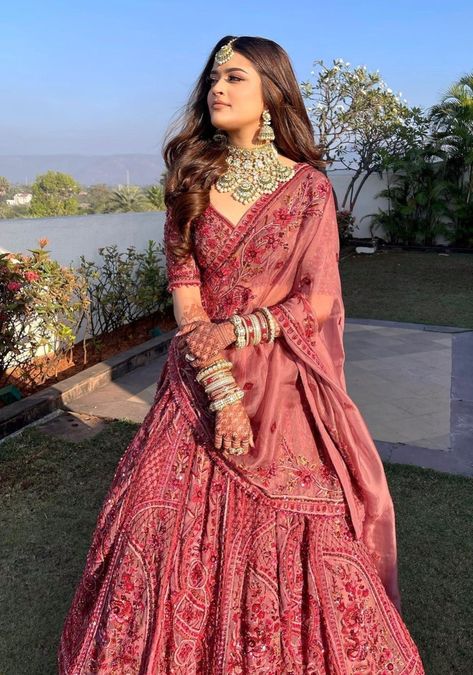 Latest Bridal Lehenga Designs, Best Indian Wedding Dresses, Open Hair, Rajasthani Dress, Latest Bridal Lehenga, Indian Outfits Lehenga, Wedding Lehenga Designs, Lehenga Designs Simple, Indian Bride Outfits