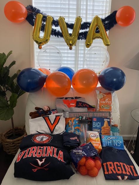 University of Virginia (UVA) college acceptance decorations College Acceptance Party, University Of Virginia Aesthetic, Uva Aesthetic, Uva Dorm, Uva Graduation, Uva University Of Virginia, University Acceptance, College Visits, Bed Party