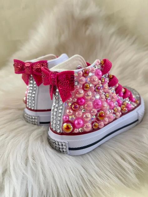 Doll Party Theme, Customized Canvas Shoes, Minney Mouse, Customized Converse, Personalized Converse, Custom Shoelaces, Shoes Decor, Kid Birthday Outfits, Birthday Shoes