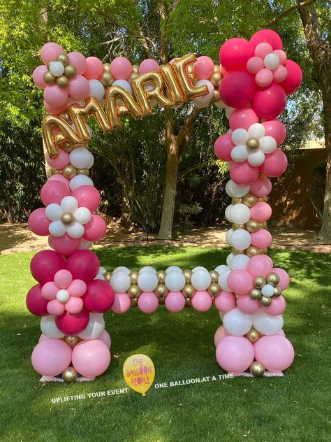 Photo Frames - The Balloon People Balloon People, Balloon Arch Diy, Balloon Photo, Graduation Photo Booth, Selfie Wall, Roller Skating Party, Toilet Paper Crafts, Diy Photo Frames, Balloon Arches