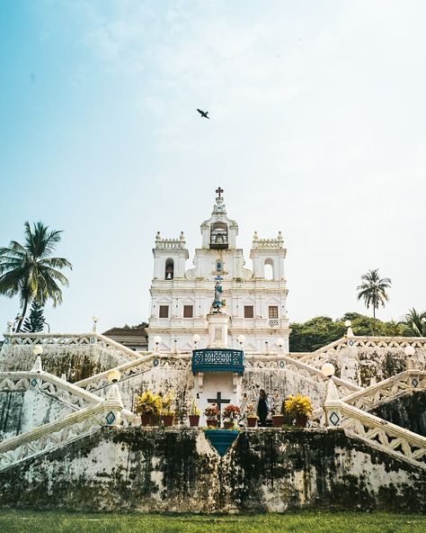 The MOST ICONIC monument of GOA ⭐ Which of the two did you like? Night or day? 😛 #thebackpacksters in #goa #panjim #india 🇮🇳 PS: didn't photoshop that PERFECT bird into the image, its real! 🙈 Goa Panjim, Goa Travel, Travel Destinations In India, Goa India, Beach Shack, Coastal Town, Parasailing, Mouth Watering Food, River Cruises