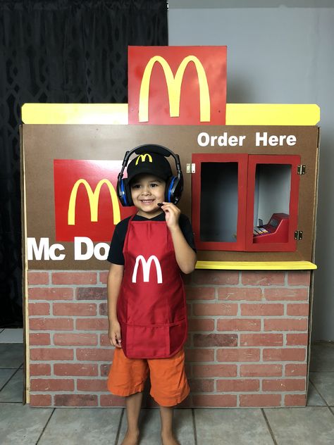 McDonald’s diy drive thru LEOS PLAY TIME on YouTube Diy Fire Station Cardboard, Mcdonald Dramatic Play, Diy Mcdonald’s Drive Thru, Mcdonalds Pretend Play, Drive Thru Dramatic Play, Mcdonald’s Trunk Or Treat Ideas, Mcdonald’s Dramatic Play, Cardboard Pretend Play, Mcdonald’s Halloween