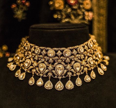 Pinterest: @pawank90 Indi Jewelry, Bengali Bangles, Rajwadi Jewellery, Amrapali Jewels, Meenakari Jewellery, Meenakari Necklace, Sabyasachi Jewellery, Kundan Jewelry, Sterling Silver Choker