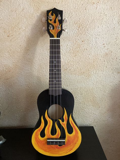 Painted Guitars Ideas Easy, Ukulele Diy Painted, Custom Acoustic Guitar Art, Art On Guitar Ideas, Paint Guitar Diy, Custom Ukulele Design, Drawing On Guitar Ideas, Ukulele Design Ideas, Ukulele Design Painted