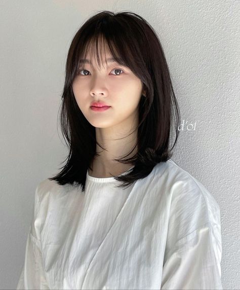 Wispy Bangs Short Hair Asian, Korean Round Face Haircut, Medium Length Haircut For Round Faces Trending Hairstyles, Wispy Bangs Short Hair Round Faces, Asian Round Face Hairstyles, Short Wispy Bangs, 2023 Bangs, Oval Face Haircuts Short, Wispy Bangs Round Face