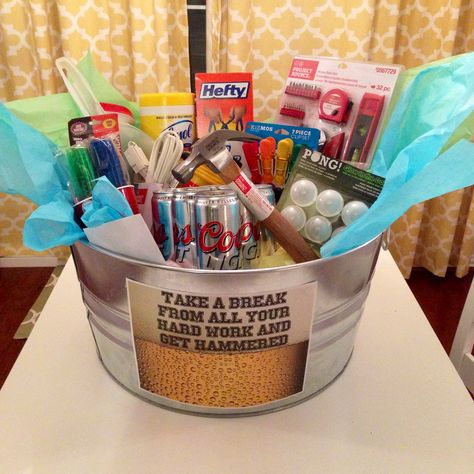 The housewarming basket I made my boyfriend                                                                                                                                                                                 More Housewarming Basket, Housewarming Gifts For Men, Funny Housewarming Gift, Easy Homemade Christmas Gifts, Housewarming Gift Baskets, Baskets For Men, Best Housewarming Gifts, Home Decor Baskets, Creative Valentines