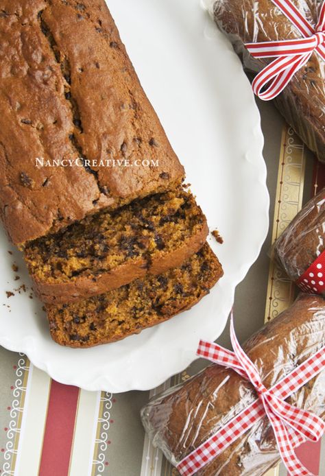 Christmas Desserts Mini, Pumpkin Bread With Chocolate Chips, Mini Breads, Bread And Chocolate, Pumpkin Pecan Bread, Bread With Chocolate Chips, Bread With Chocolate, Mini Loaves, Pumpkin Treats