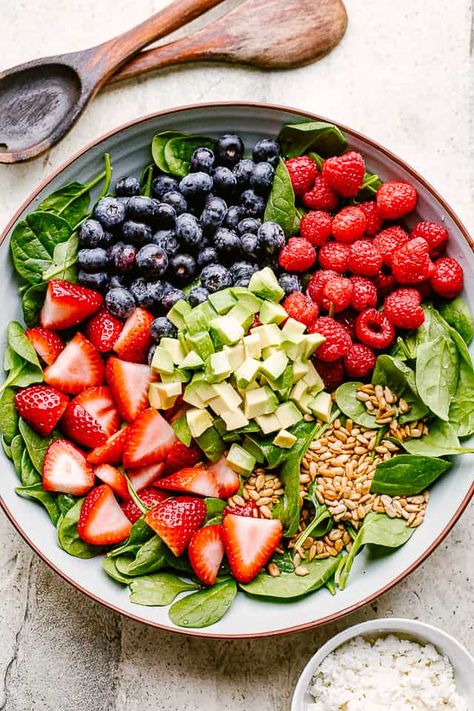 Sweet and refreshing, this Very Berry Avocado Salad is full of fresh fruit and ripe avocados to make a healthy summer treat! It's easy to make and is perfect as a BBQ side or appetizer. #berries #healthyrecipes #salads #avocado Avocado Fruit Salad, Avocado Salad Vegan, Healthy Summer Treats, Pistachio Salad, Bbq Salads, Salad Diet, Bbq Side, Avocado Salad Recipes, Avocado Fruit